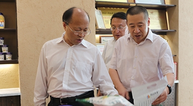 內(nèi)蒙古自治區(qū)政協(xié)黨組書記、主席李秀領(lǐng)考察、調(diào)研我公司